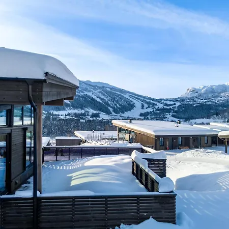 Modern Family In - Spectacular Views!