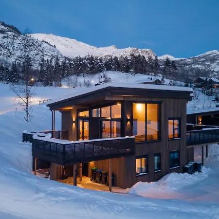 Modern Family In - Spectacular Views!